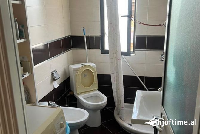 Shtepi ne shitje Apartament ne Tirane, 1+1, Mobilimi E mobiluar, Pagesa 80,000  Euro.