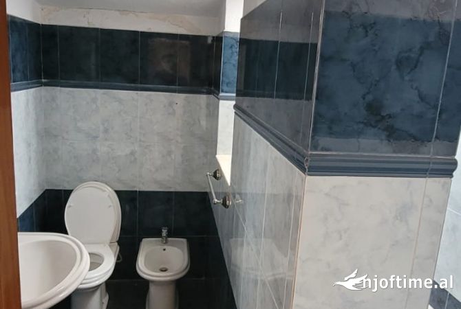 Shtepi me qera Shtepi Private ne Tirane, 4+1, Mobilimi Bosh, pa mobiluar, Pagesa 100,000  Leke.