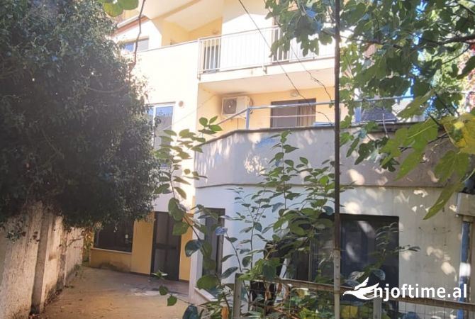 Shtepi me qera 4+1 ne Tirane - 100,000 Leke
