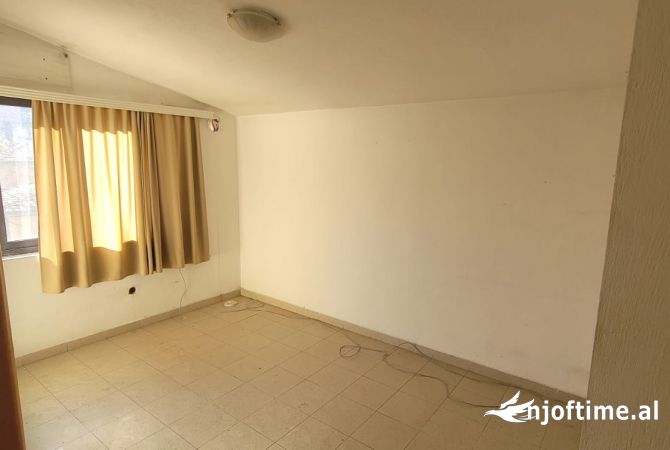 Shtepi me qera Shtepi Private ne Tirane, 4+1, Mobilimi Bosh, pa mobiluar, Pagesa 100,000  Leke.