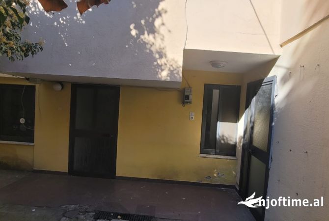Shtepi me qera Shtepi Private ne Tirane, 4+1, Mobilimi Bosh, pa mobiluar, Pagesa 100,000  Leke.