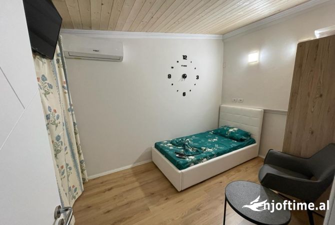 Jepet vile me qera prane Ambasades Amerikane , e pershtatshme per airbnb , hostel , konvikt etj 