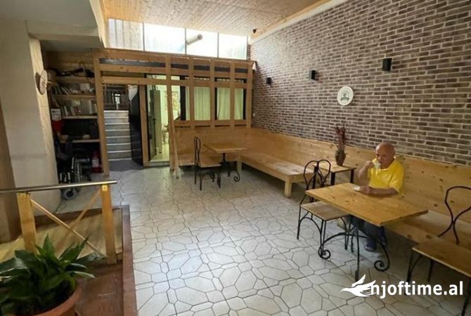 Jepet vile me qera prane Ambasades Amerikane , e pershtatshme per airbnb , hostel , konvikt etj 