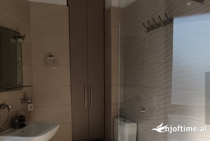 Shtepi me qera Apartament ne Tirane, 1+1, Mobilimi E mobiluar, Pagesa 50,000  Leke.