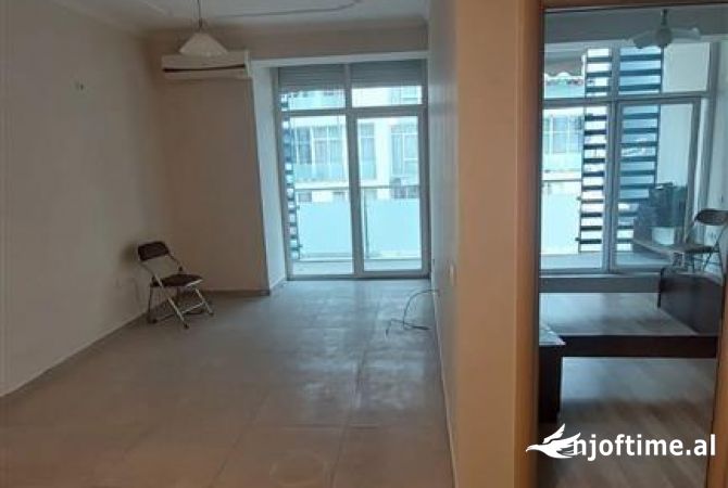 Ambient biznesi me qera 3+1 ne Tirane - 67,000 Leke