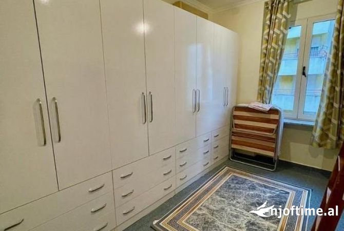 Shtepi me qera Apartament ne Tirane, 2+1, Mobilimi E mobiluar, Pagesa 650  Euro.