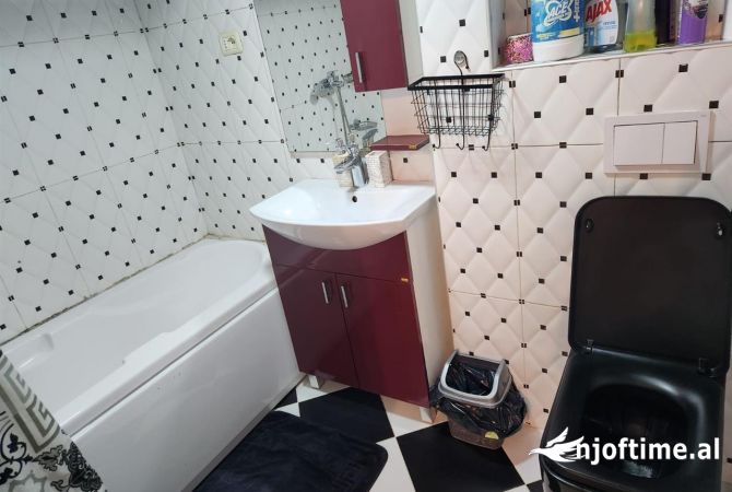 Shtepi me qera Apartament ne Tirane, 2+1, Mobilimi E mobiluar, Pagesa 650  Euro.