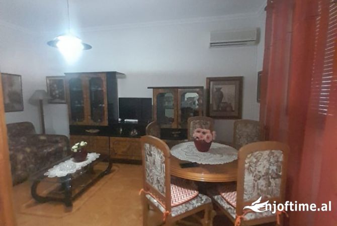 Shtepi me qera Apartament ne Tirane, 2+1, Mobilimi E mobiluar, Pagesa 600  Euro.