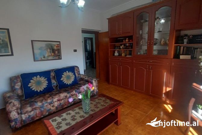 Shtepi me qera Apartament ne Tirane, 2+1, Mobilimi E mobiluar, Pagesa 600  Euro.