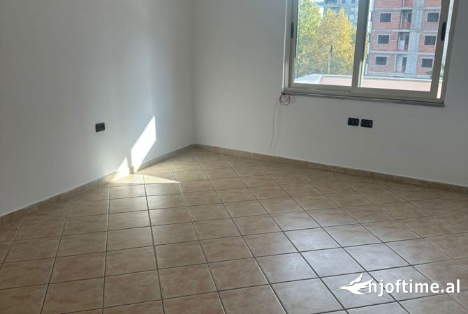 Shtepi me qera Apartament ne Tirane, 1+1, Mobilimi Bosh, pa mobiluar, Pagesa 45,000  Leke.