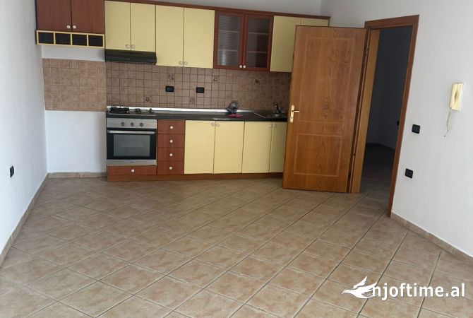 Shtepi me qera Apartament ne Tirane, 1+1, Mobilimi Bosh, pa mobiluar, Pagesa 45,000  Leke.