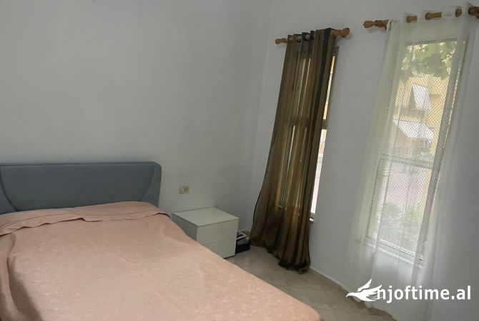 Shtepi me qera Apartament ne Tirane, 2+1, Mobilimi E mobiluar, Pagesa 50,000  Leke.