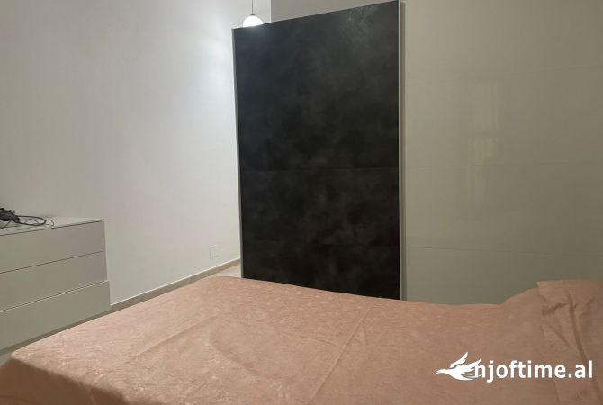 Shtepi me qera Apartament ne Tirane, 2+1, Mobilimi E mobiluar, Pagesa 50,000  Leke.