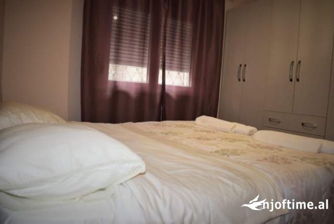 Shtepi me qera Apartament ne Tirane, 2+1, Mobilimi E mobiluar, Pagesa 600  Euro.