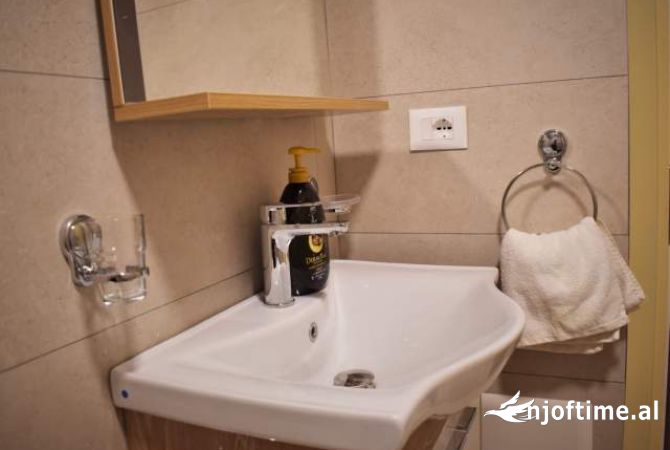 Shtepi me qera Apartament ne Tirane, 2+1, Mobilimi E mobiluar, Pagesa 600  Euro.