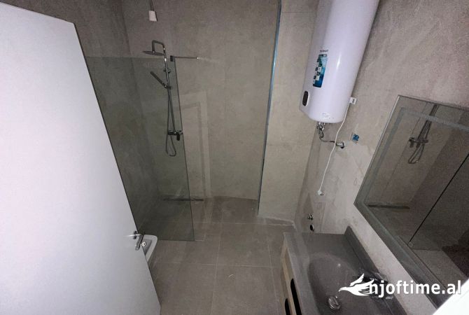 Shtepi me qera Apartament ne Tirane, 2+1, Mobilimi Bosh, pa mobiluar, Pagesa 1,000  Euro.