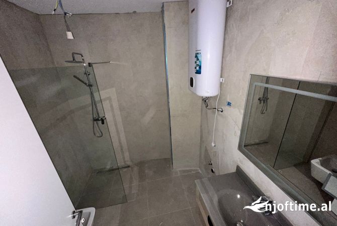 Shtepi me qera Apartament ne Tirane, 2+1, Mobilimi Bosh, pa mobiluar, Pagesa 1,000  Euro.