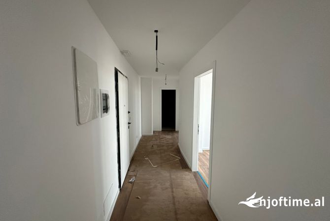 Shtepi me qera Apartament ne Tirane, 2+1, Mobilimi Bosh, pa mobiluar, Pagesa 1,000  Euro.
