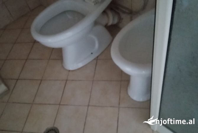 Shtepi ne shitje Apartament ne Tirane, 2+1, Mobilimi Bosh, pa mobiluar, Pagesa 95,000  Euro.