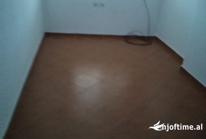 Shtepi ne shitje Apartament ne Tirane, 2+1, Mobilimi Bosh, pa mobiluar, Pagesa 95,000  Euro.