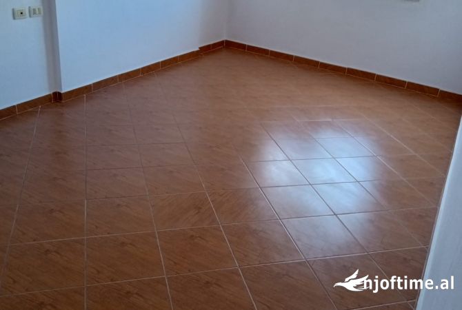 Shtepi ne shitje Apartament ne Tirane, 2+1, Mobilimi Bosh, pa mobiluar, Pagesa 95,000  Euro.