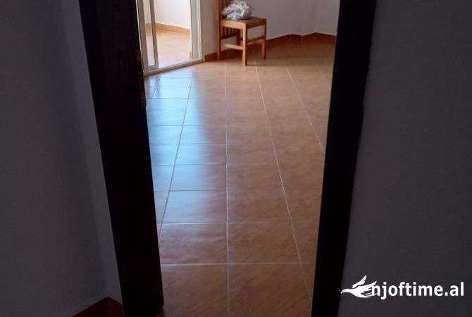 Shtepi ne shitje Apartament ne Tirane, 2+1, Mobilimi Bosh, pa mobiluar, Pagesa 95,000  Euro.
