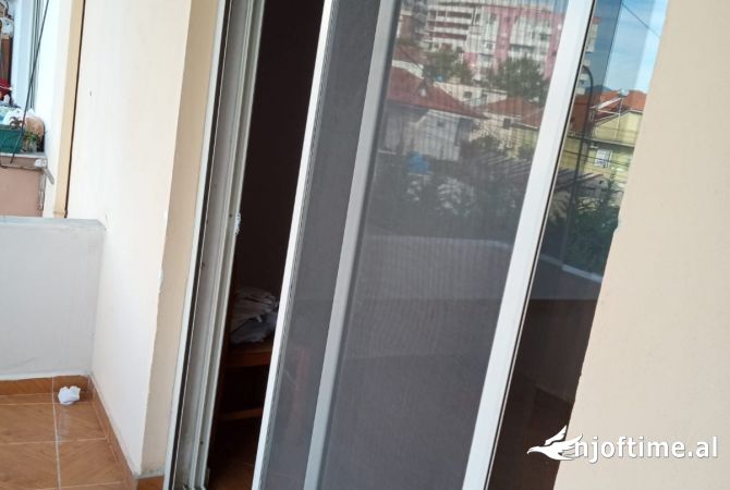 Shtepi ne shitje Apartament ne Tirane, 2+1, Mobilimi Bosh, pa mobiluar, Pagesa 95,000  Euro.