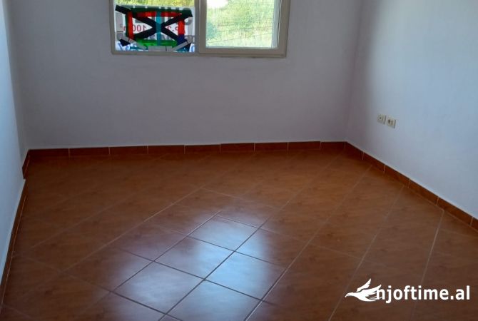 Shtepi ne shitje Apartament ne Tirane, 2+1, Mobilimi Bosh, pa mobiluar, Pagesa 95,000  Euro.