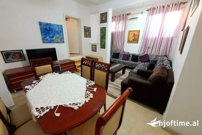 Shtepi ne shitje Apartament ne Tirane, 2+1, Mobilimi E mobiluar, Pagesa 140,000  Euro.