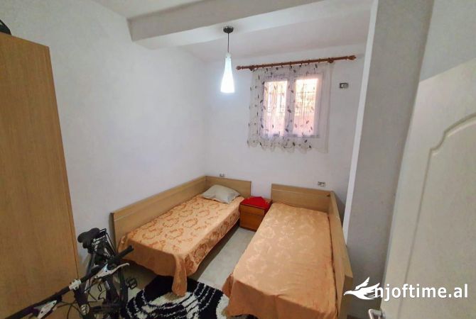 Shtepi ne shitje Apartament ne Tirane, 2+1, Mobilimi E mobiluar, Pagesa 140,000  Euro.