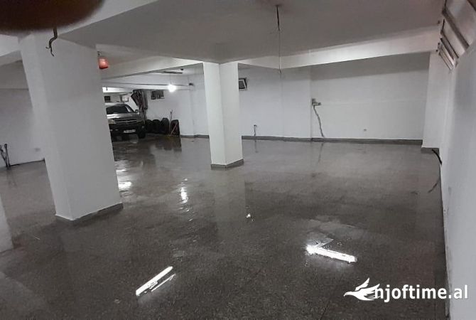 Ambient biznesi me qera 3+1 ne Tirane - 1,500 Euro