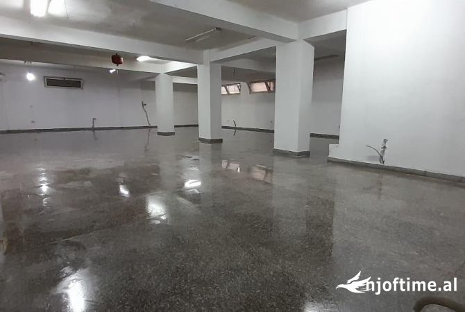 Ambient biznesi me qera 3+1 ne Tirane - 1,500 Euro