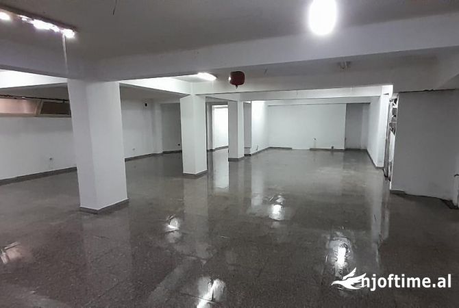 Jepet ambjent biznesi pas kafe flores , rr mine peza 