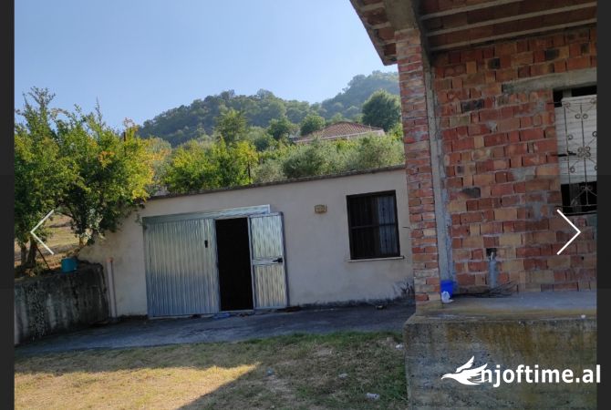 Shtepi ne shitje Shtepi Private ne Tirane, 5+1, Mobilimi Bosh, pa mobiluar, Pagesa 165,000  Euro.