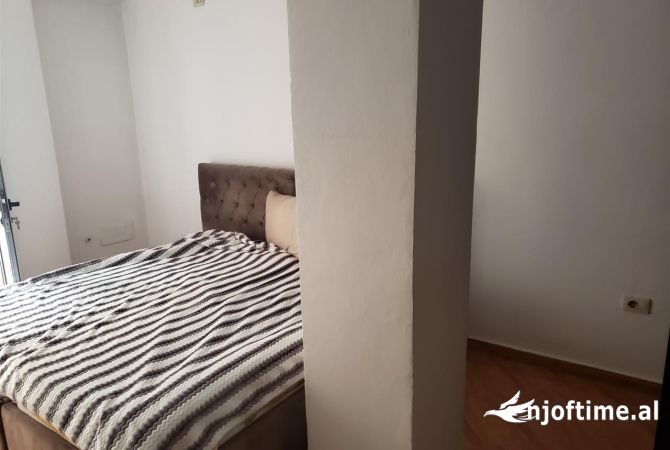Shtepi ne shitje Apartament ne Tirane, 2+1, Mobilimi E mobiluar, Pagesa 85,000  Euro.