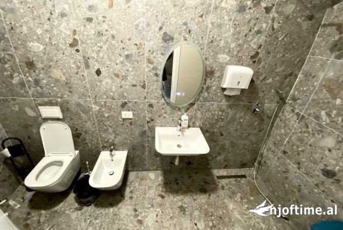 Super apartament 3+1+2 tek Square 21 , rruga kavajes per zyra 