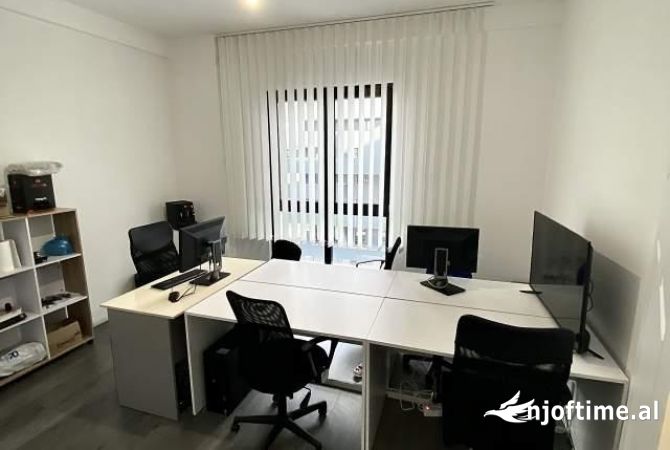 Ambient biznesi me qera 3+1 ne Tirane - 900 Euro