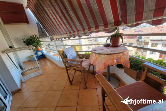 Shtepi ne shitje Apartament ne Tirane, 3+1, Mobilimi E mobiluar, Pagesa 165,000  Euro.