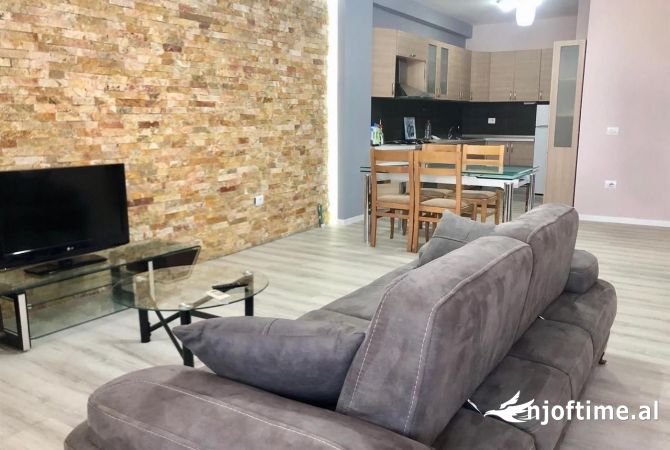 Shtepi me qera 2+1 ne Tirane - 650 Euro