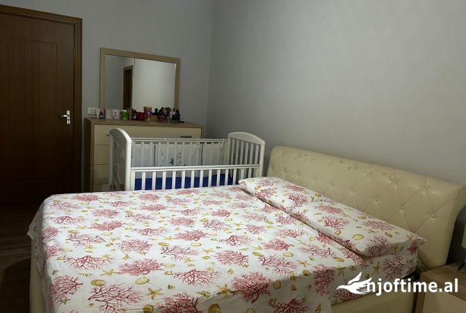 Shtepi me qera Apartament ne Tirane, 2+1, Mobilimi E mobiluar, Pagesa 450  Euro.