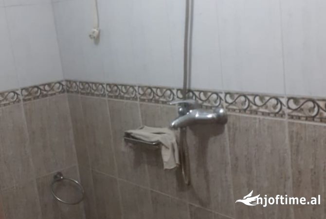 Ambient biznesi me qera 3+1 ne Tirane - 55,000 Leke