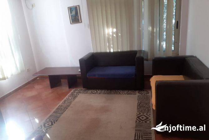 Ambient biznesi me qera 3+1 ne Tirane - 55,000 Leke