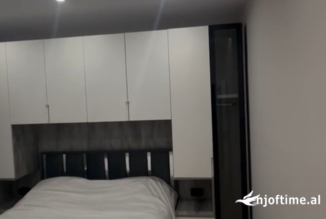 Shtepi ne shitje Apartament ne Tirane, 2+1, Mobilimi E mobiluar, Pagesa 180,000  Euro.