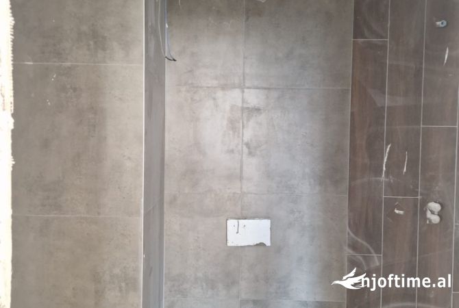 Shtepi ne shitje Apartament ne Tirane, 3+1, Mobilimi Bosh, pa mobiluar, Pagesa 191,700  Euro.