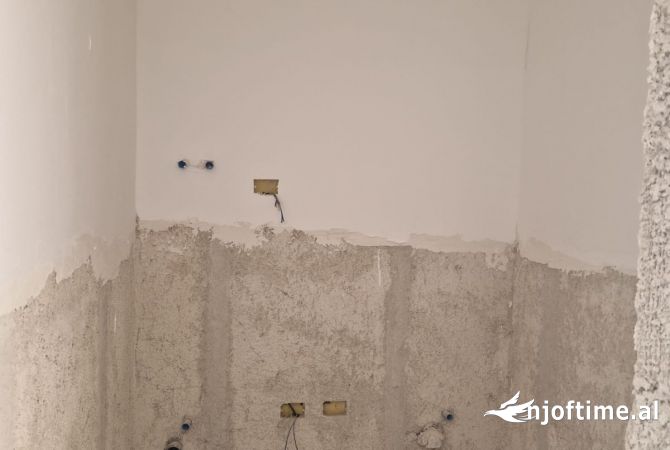 Shtepi ne shitje Apartament ne Tirane, 3+1, Mobilimi Bosh, pa mobiluar, Pagesa 191,700  Euro.