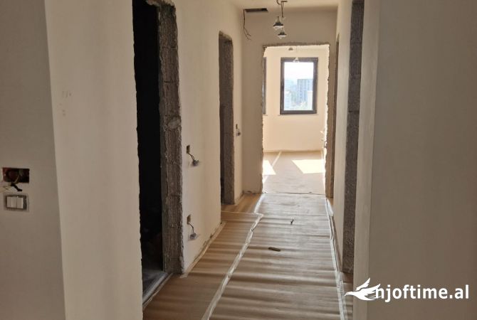 Shtepi ne shitje Apartament ne Tirane, 3+1, Mobilimi Bosh, pa mobiluar, Pagesa 191,700  Euro.