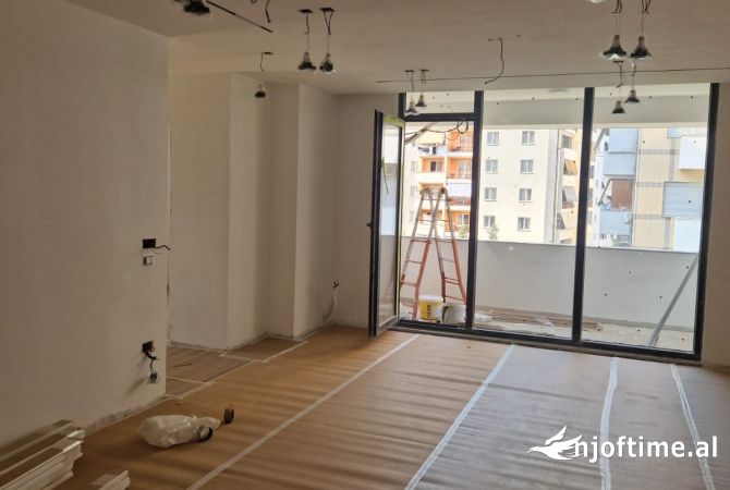 Shtepi ne shitje Apartament ne Tirane, 3+1, Mobilimi Bosh, pa mobiluar, Pagesa 191,700  Euro.
