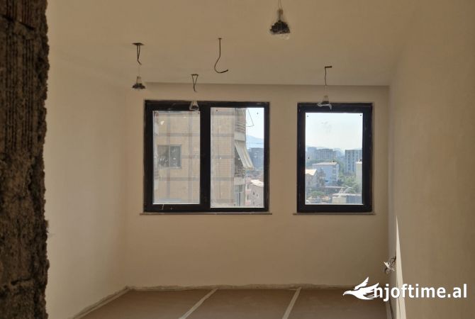 Shtepi ne shitje Apartament ne Tirane, 3+1, Mobilimi Bosh, pa mobiluar, Pagesa 191,700  Euro.
