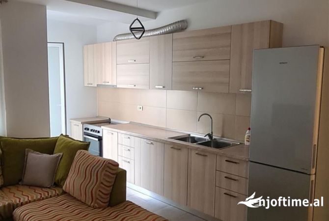 Shtepi me qera Apartament ne Tirane, 1+1, Mobilimi E mobiluar, Pagesa 500  Euro.