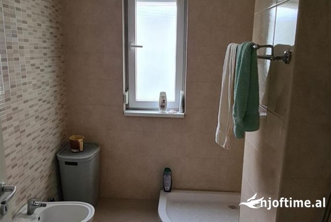 Shtepi me qera Apartament ne Tirane, 1+1, Mobilimi E mobiluar, Pagesa 500  Euro.